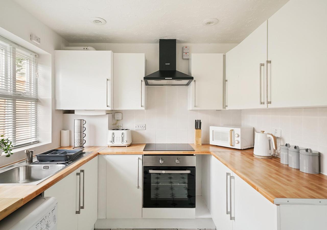 Вилла East London House Near Tube With Parking Экстерьер фото